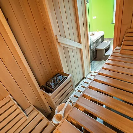 With Hot Tub And Sauna Sabina 펜션