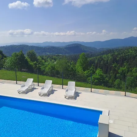 With Hot Tub And Sauna Sabina Dom wakacyjny Rovte