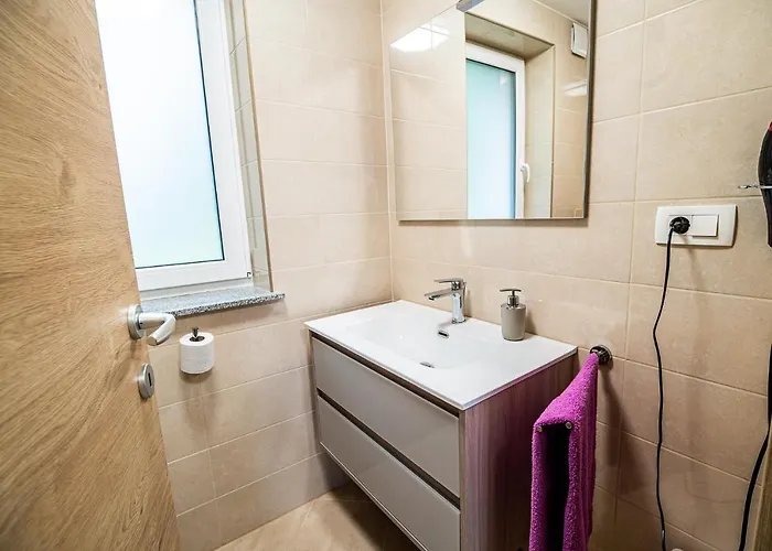 Prázdninový dům With Hot Tub And Sauna Sabina Rovte