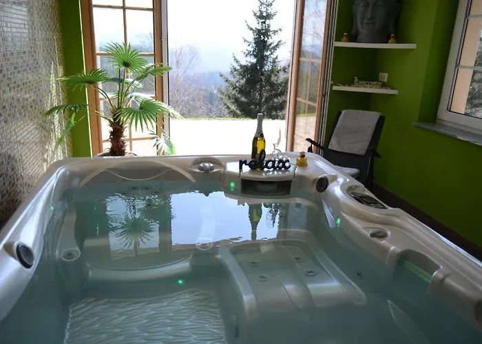With Hot Tub And Sauna Sabina Prázdninový dům Rovte
