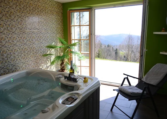 With Hot Tub And Sauna Sabina Prázdninový dům Rovte